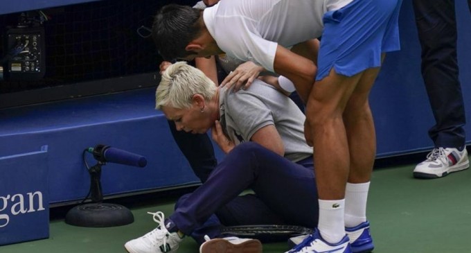 VIDEO ​Șoc la US Open: Novak Djokovic, descalificat dupa ce a lovit cu mingea o arbitră de linie – Tenis