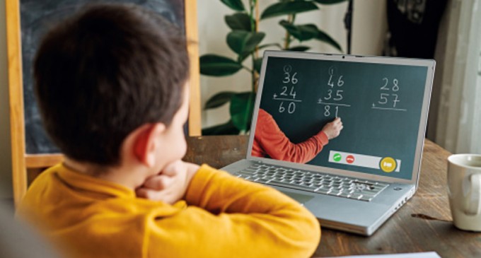 ”Serios? Dă Guvernul bani?” / ”Toti întreabă domne, dar nimeni nu vine să pună umărul”. Cum vor face școală online câteva „localități roșii” din România – Educatie