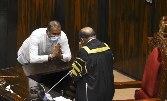 VIDEO Un politician condamnat la moarte pentru crimă a depus jurământul de deputat în parlamentul din Sri Lanka – International