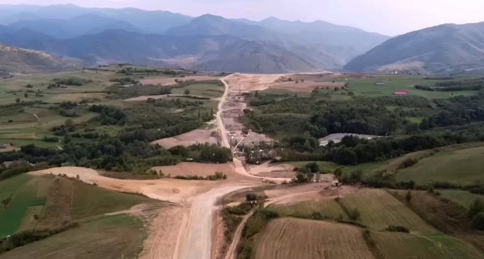 VIDEO Imagini din dronă cu primul tronson în lucru de pe autostrada A1 Sibiu – Pitești. Avans considerabil în mai puțin de jumătate de an – Infrastructura_Articole