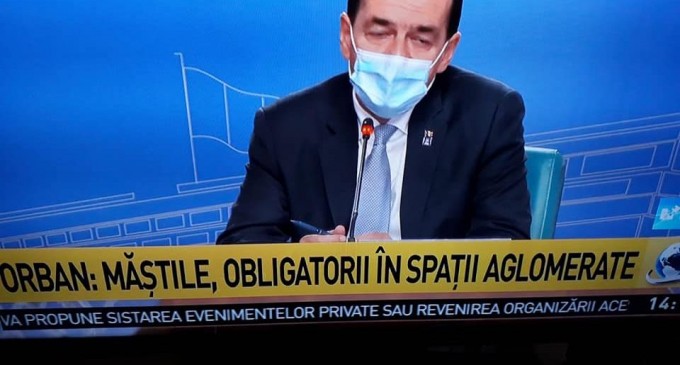 Oare nu ii spune nimeni acestuia din imagine ca nu exista lege pentru o astfel de masura de protectie sanitara?