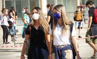 Prefectul Capitalei incalca legea nr.55/2020, in principal art.13, lit.a, prin impunerea obligativitatii purtarii mastii de protectie sanitara in spatii publice deschise din proxitatea scolilor!