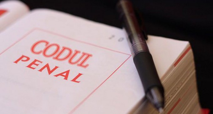 Chiar nimeni nu ii spune ca aceasta hotarare intra sub incidenta penala a abuzului in serviciu intrucat nu este prevazuta aceasta masura de sanatate publica/individuala nu este prevazuta de lege, astfel cum prevede Constitutia Romaniei!