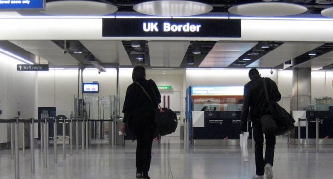 Marea Britanie vrea să înăsprească sistemul acordării de azil / „Este inuman”, denunță Crucea Roșie – International