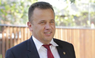 Rămas fără coledzi, Liviu Pop ”Genunche” face sondaj pe Facebook dacă să rămână sau să iasă din PSD – Faze Tari