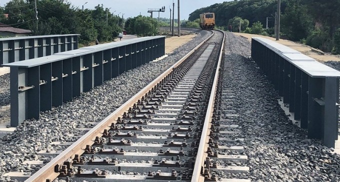 S-a lansat licitația pentru modernizarea a 68 de km de cale ferată în zona Timișoara – Arad: Valoarea contarctelor este de aproape 4 miliarde lei – Industrie Feroviara