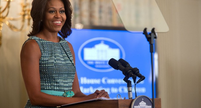 VIDEO Michelle Obama îl critică pe Trump, un preşedinte ”rasist” care răspândeşte ”frica şi confuzia” – International