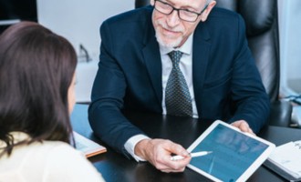 O bancă a trimis 56 de e-mailuri pentru actualizare date cu informații privind situația familială, date privind bunurile deținute și salariul. Doar că a trimis emailurile pe alte adrese – Finante & Banci