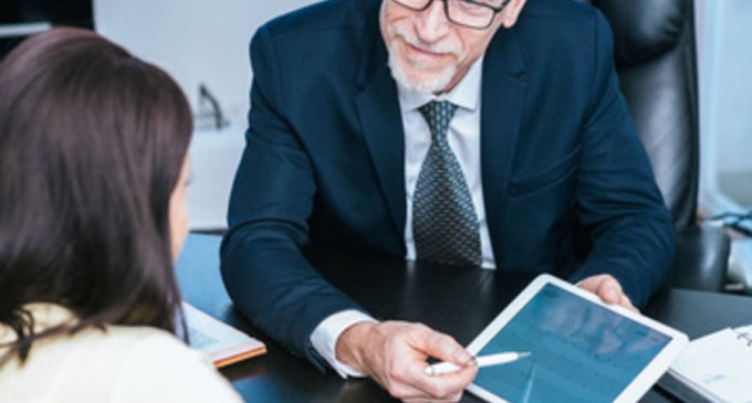 O bancă a trimis 56 de e-mailuri pentru actualizare date cu informații privind situația familială, date privind bunurile deținute și salariul. Doar că a trimis emailurile pe alte adrese – Finante & Banci