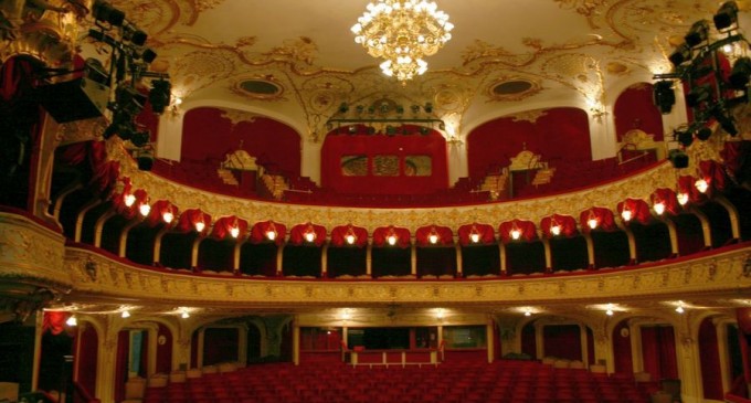 FAZ: Lăsați teatrele deschise! – International