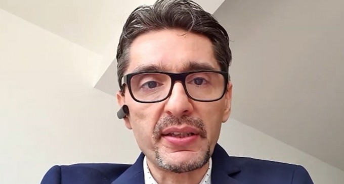 Experții au păzit OUG-urile noaptea în Monitorul oficial. „Răsplata”: autoritățile i-au exclus inițial de la microgranturi, iar când i-au inclus, au închis sesiunea. Interviu cu Cornel Grama – Finante & Banci