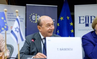 Băsescu, atac la Iohannis: Nu este suficient să ceară poporului să se spele pe mâini / Fostul președinte spune că trebuie să cerem Moscovei vaccinul rusesc – Politic