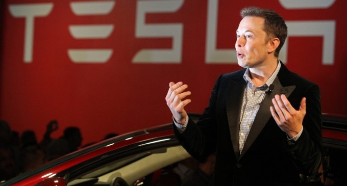 Tesla va deschide un centru la Bucureşti şi face angajări – Auto