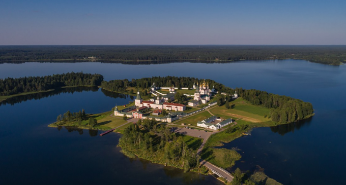 Au săpat un tunel pentru a fura o icoană donată de Putin unei mănăstiri – International