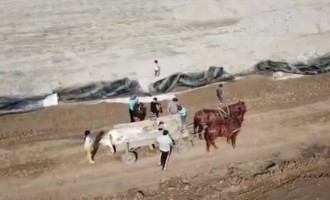 ​​VIDEO Persoane care sustrăgeau materiale feroase de pe şantierul Drumului Expres Craiova-Piteşti, filmate cu drona. Poliția a deschis dosar penal pentru furt calificat – Esential