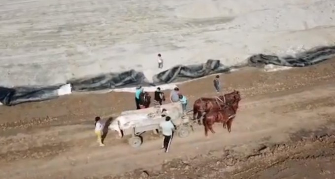 ​​VIDEO Persoane care sustrăgeau materiale feroase de pe şantierul Drumului Expres Craiova-Piteşti, filmate cu drona. Poliția a deschis dosar penal pentru furt calificat – Esential