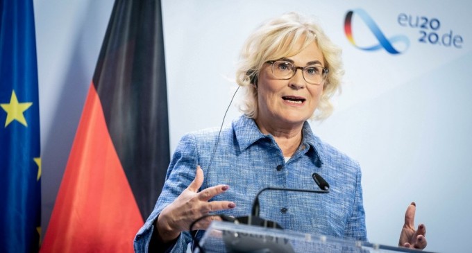 Germania: Ministerul Justiţiei, ţinta unui val de critici după ce a feminizat titulaturi într-un important proiect de lege – International
