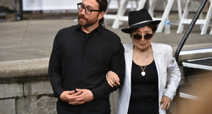 Fiul lui John Lennon îi ironizează pe protestatarii din Portland: „Nici faraonii n-au fost foarte woke” – Showbiz