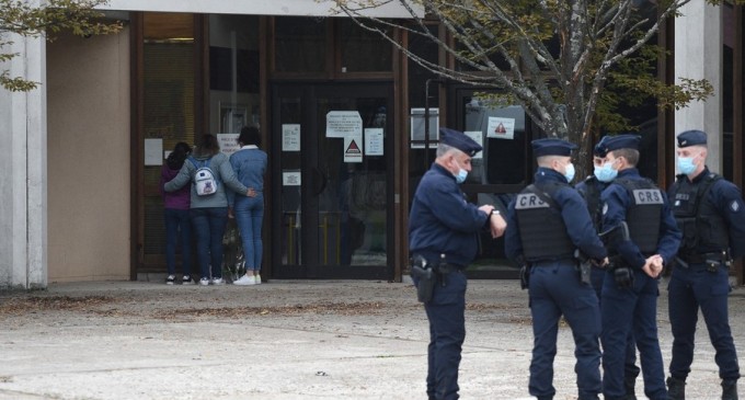 Franța: Adunarea adoptă la prima lectură un text care vizează islamul radical – International