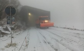 Peisaj de iarnă pe Transfăgărășan / Direcția de Drumuri: „Dacă aveți drum prin zona Bâlea Lac fiți sigur că aveți mașina pregatită de condiții de iarnă!” – Esential