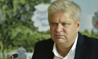 Tudorache, la ieşirea de la Secția Specială, după ce a depus plângere împotriva preşedintelui Biroului Electoral Sector 1: De luni, cei care au informaţii vor fi chemaţi la audieri – Esential