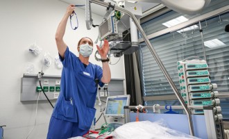 Digi24: Mărturisire dură a unui medic: De 2-3 săptămâni alegem pe cine ducem la Terapie Intensivă. Am ajuns acolo, credeați că n-am ajuns? – Esential