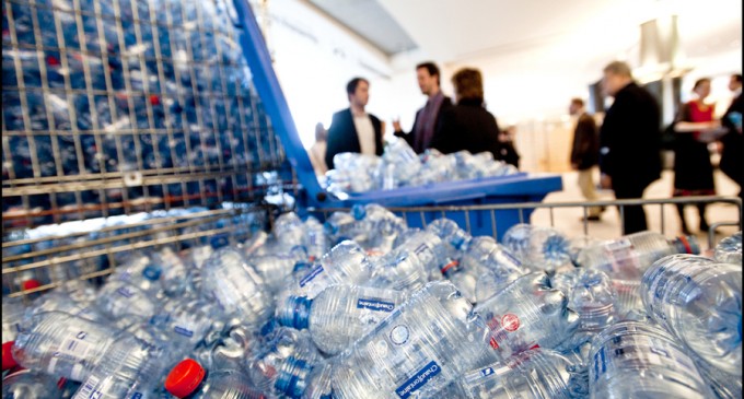 Valoarea garanţiei pentru ambalaje ar putea fi de 50 de bani. Consumatorii ar putea primi contravaloarea în numerar – Mediu