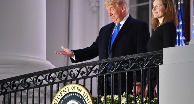 Victorie majoră pentru Trump înainte de alegeri: Senatul a confirmat-o în funcție pe Barrett / Conservatorii au acum o majoritate de 6 la 3 în Curtea Supremă – International