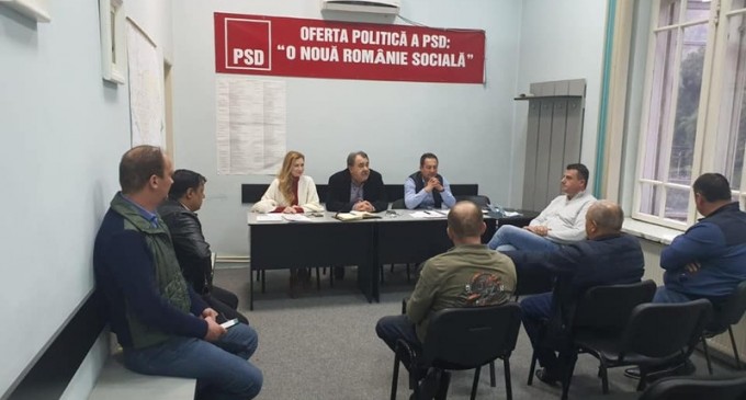 FOTO Ședință de campanie la sediul PSD Roman unde nimeni nu poartă mască – Politic