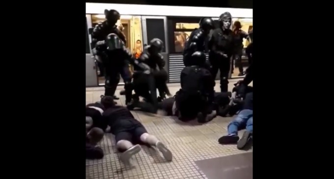 Marcel Vela, după ce jandarmii au intervenit în forță la metrou împotriva unor ultrași: „Nu vom permite ca aceste grupări violente să pună stăpânire pe străzi” – Esential
