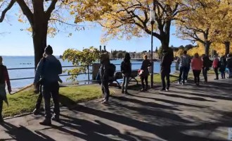 VIDEO Coronavirus: Lanţ uman al protestatarilor „anti-mască” la frontiera germano-elveţiană – International