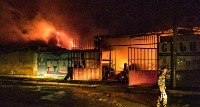 VIDEO Cel mai mare oraş din Nagorno-Karabah, bombardat duminică de armata azeră – International