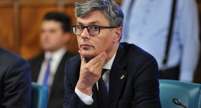 Acest ministru a fost in SUA si recent in Franta, alaturi de premierul Orban, dar delegatiile respective nu au stat in carantina!/Oare ce lege ii absolva de acest fapt impus noua tuturor?