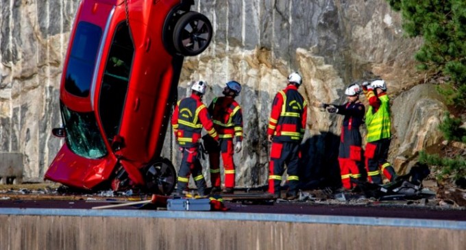 Iata care este motivul pentru care Volvo a distrus 10 masini