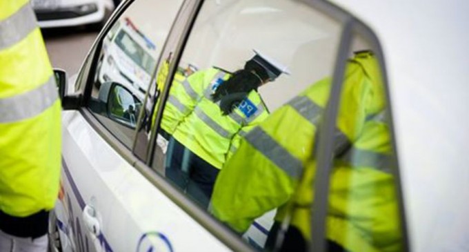 Prahova: Un ofițer a fost schimbat din funcție, după ce doi polițiști din subordine au oprit neregulamentar mașina – Esential