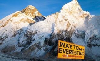 Urme de microplastice, descoperite în apropierea vârfului Muntelui Everest – Mediu