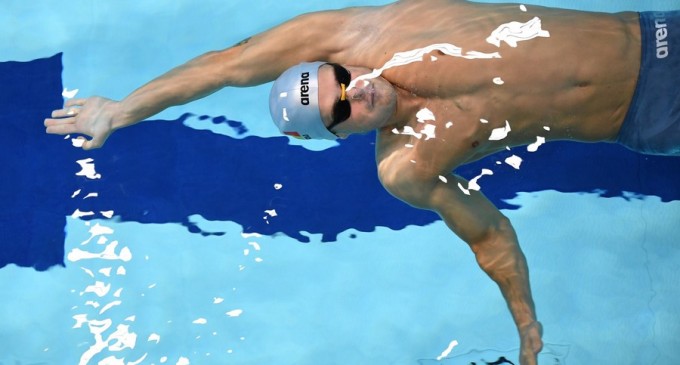 Înot: Robert Glinţă, încă un record naţional – În proba de 100 m spate – Alte sporturi