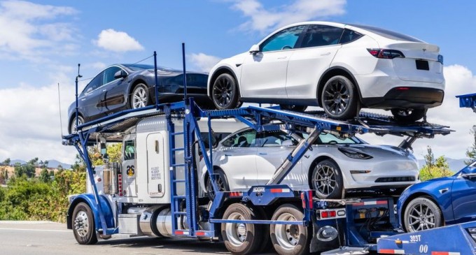 O Tesla în valoare de peste 50.000 de euro, furată în Norvegia, a fost găsită în Suceava – Esential