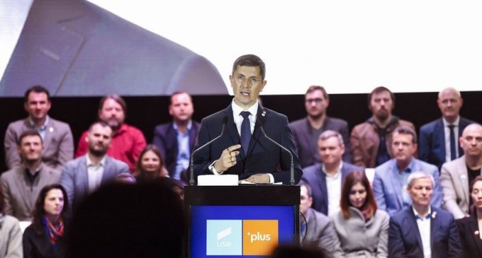 USR-PLUS acuză „o mascaradă orchestrată de PSD și PNL” și cere convocarea unei ședințe de urgență a Senatului pentru votarea inițiativei „Fără penali” – Politic