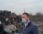 VIDEO Noi descinderi la Sintești, unde au loc arderi ilegale de deșeuri. Ministrul Mediului, în control și el, alături de televiziuni: Aceste incendii, una dintre cauzele poluării – Esential