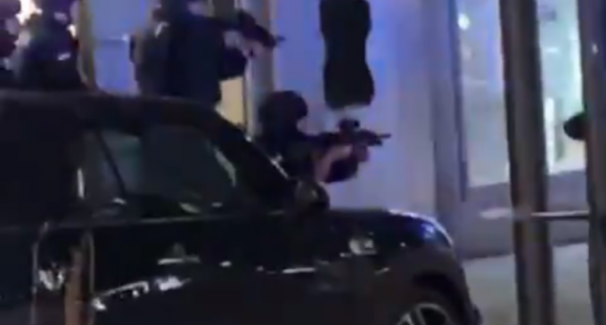 ULTIMA ORĂ VIDEO Atac armat în Viena: Mai multe persoane au fost rănite / Posibil o persoană decedată – International