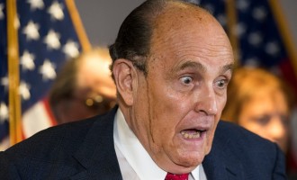 VIDEO Conferință de presă bizară a lui Giuliani: Vărul Vinny, Soros, Hugo Chavez și o vopsea de păr proastă – International