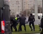 VIDEO Continuă protestele în Belarus: Între blindate și tunuri cu apă, ziua a început cu bătăi și zeci de arestări – International