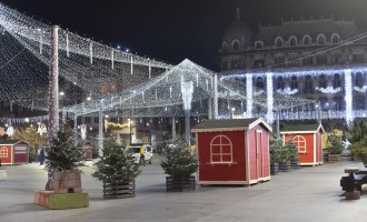 Târgul de Crăciun din Craiova, închis de DSP la nici o oră de la deschidere / Olguţa Vasilescu acuză că prefectul de Dolj şi „insituţiile de forţă şi control” au cerut comercianţilor să închidă chioşcurile – UPDATE – Administratie Locala