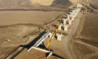 VIDEO Drumul Expres DX12 Craiova – Pitești: Imagini din dronă cu tronsonul unde românii de la UMB lucrează în forță. „Deja pe 70 la sută se va ajunge în situația de a se putea turna asfalt” – Infrastructura_Articole