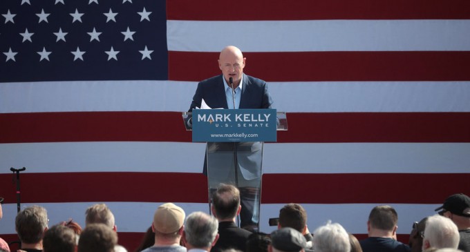 Alegeri SUA 2020 Cine este Mark Kelly, astronautul NASA ales în Congresul american – Alegeri SUA 2020