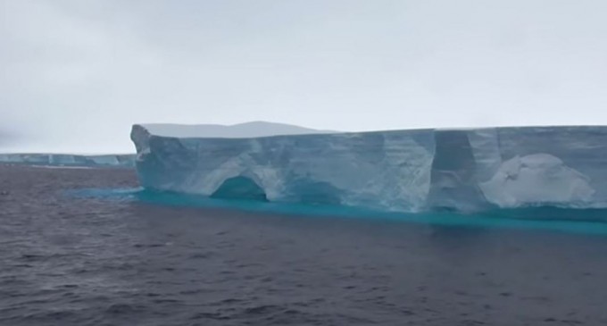VIDEO Cel mai mare aisberg din lume se îndreaptă către Georgia de Sud – Terra