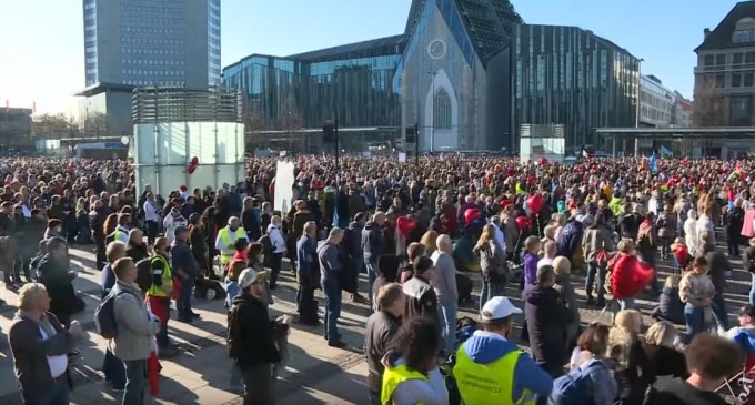 Germania: Poliția ordonă dizolvarea unei manifestații „anti-măști” în Leipzig VIDEO – International
