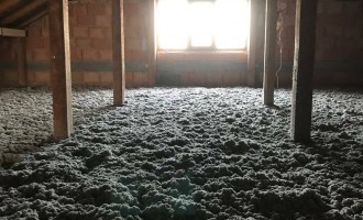 Izolatia cu celuloza suflata sau pulverizata – merită?