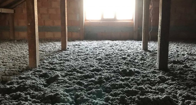 Izolatia cu celuloza suflata sau pulverizata – merită?
